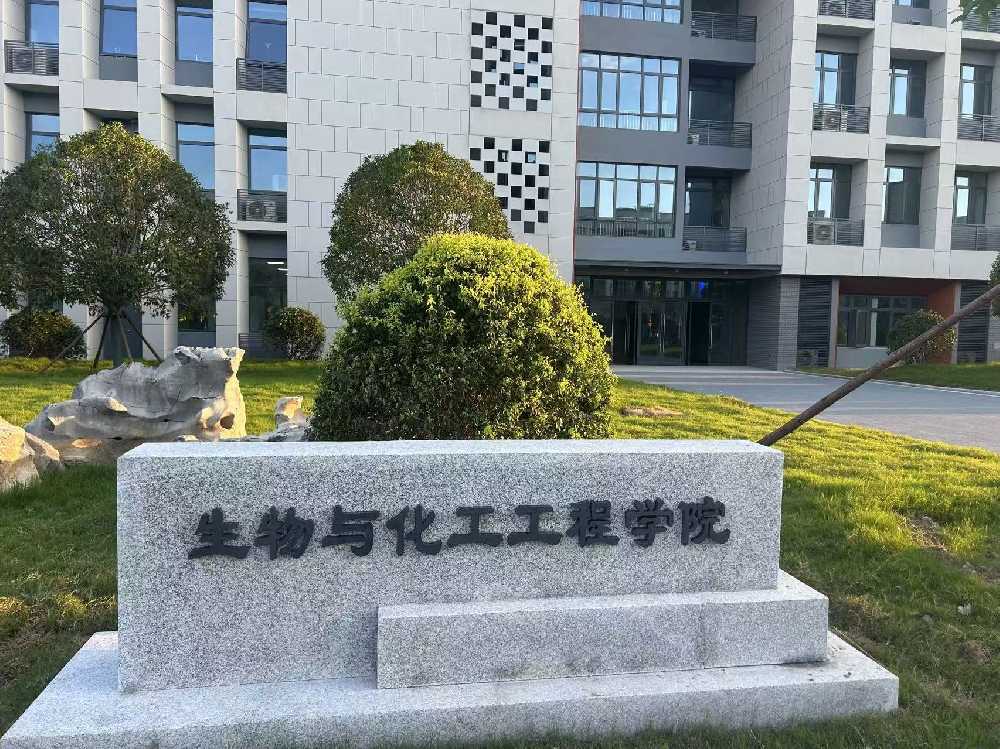 老河口市扬州职业大学体育场高杆灯项目